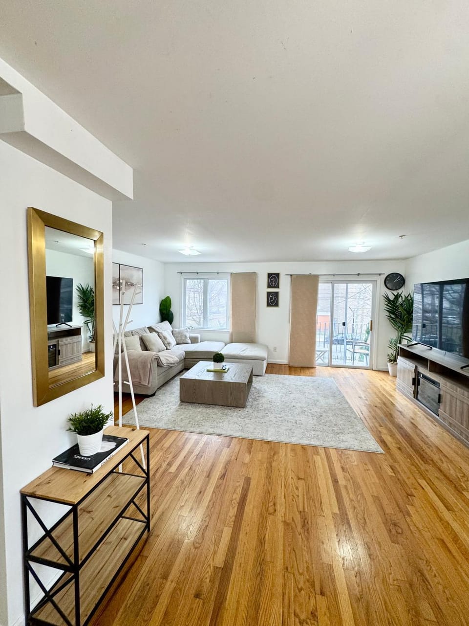 Communal lounge/ TV room, TV and multimedia, Living room, Seating area