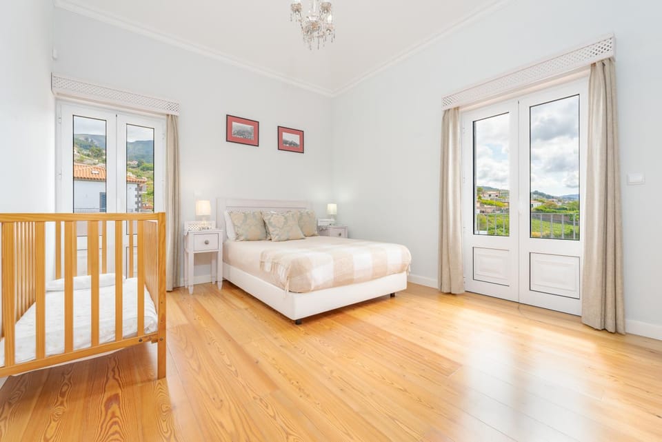 Bed, Photo of the whole room, Bedroom, cot
