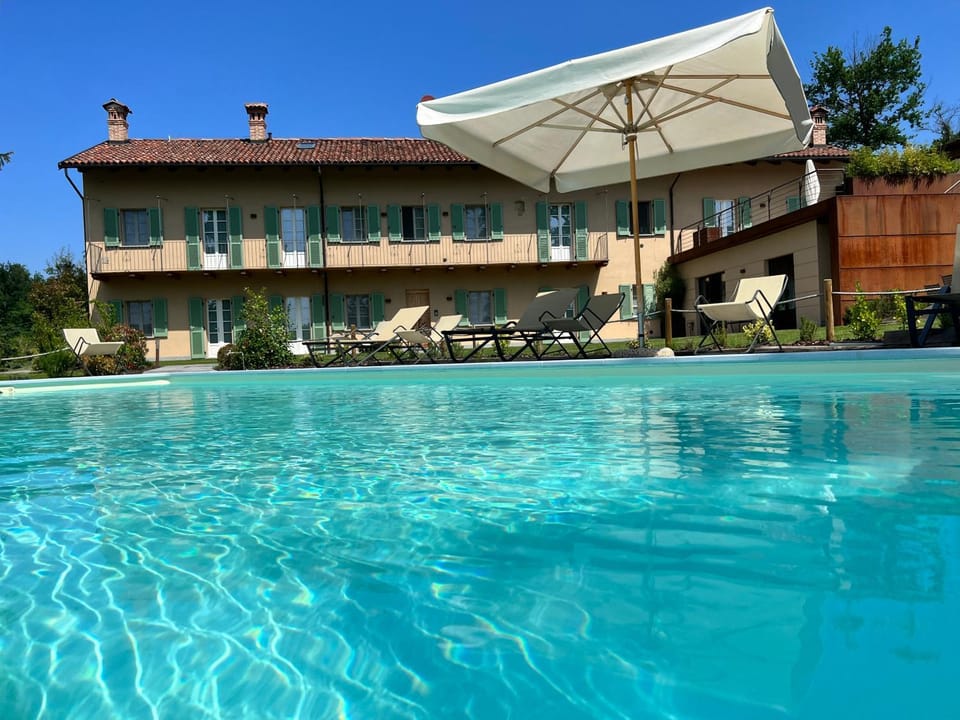 Property building, Patio, Day, Pool view, Swimming pool, sunbed