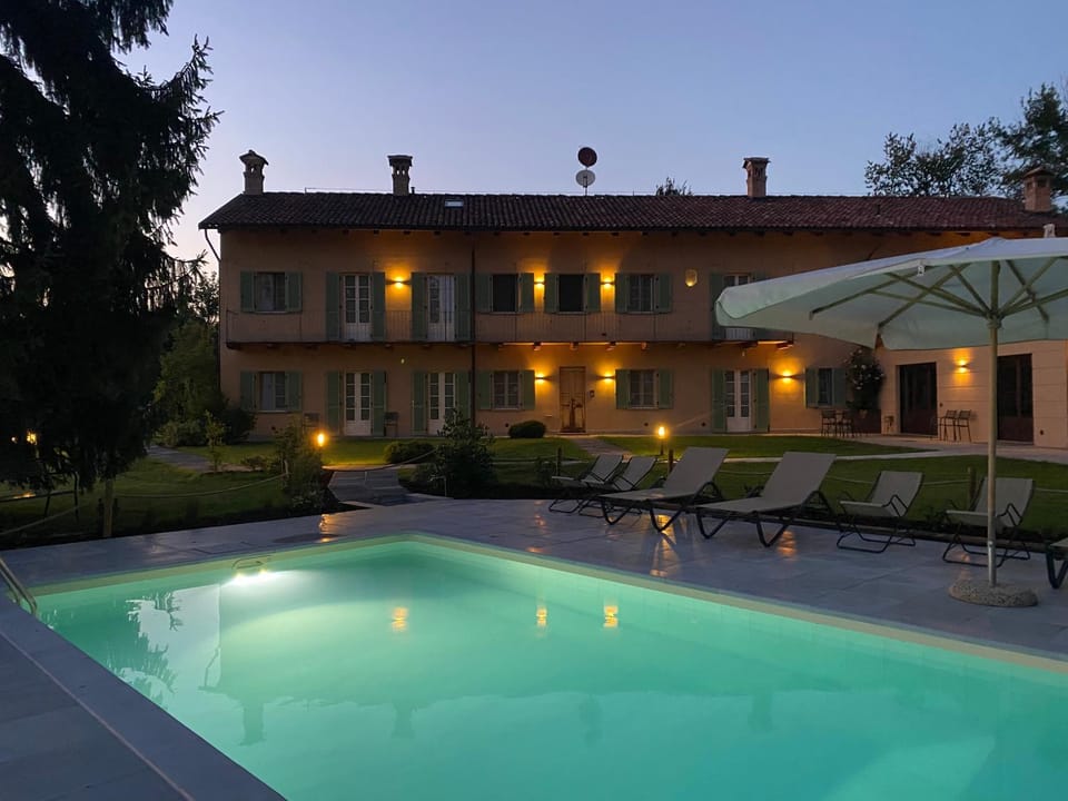Property building, Patio, Day, Garden, Garden view, Pool view, Swimming pool, sunbed