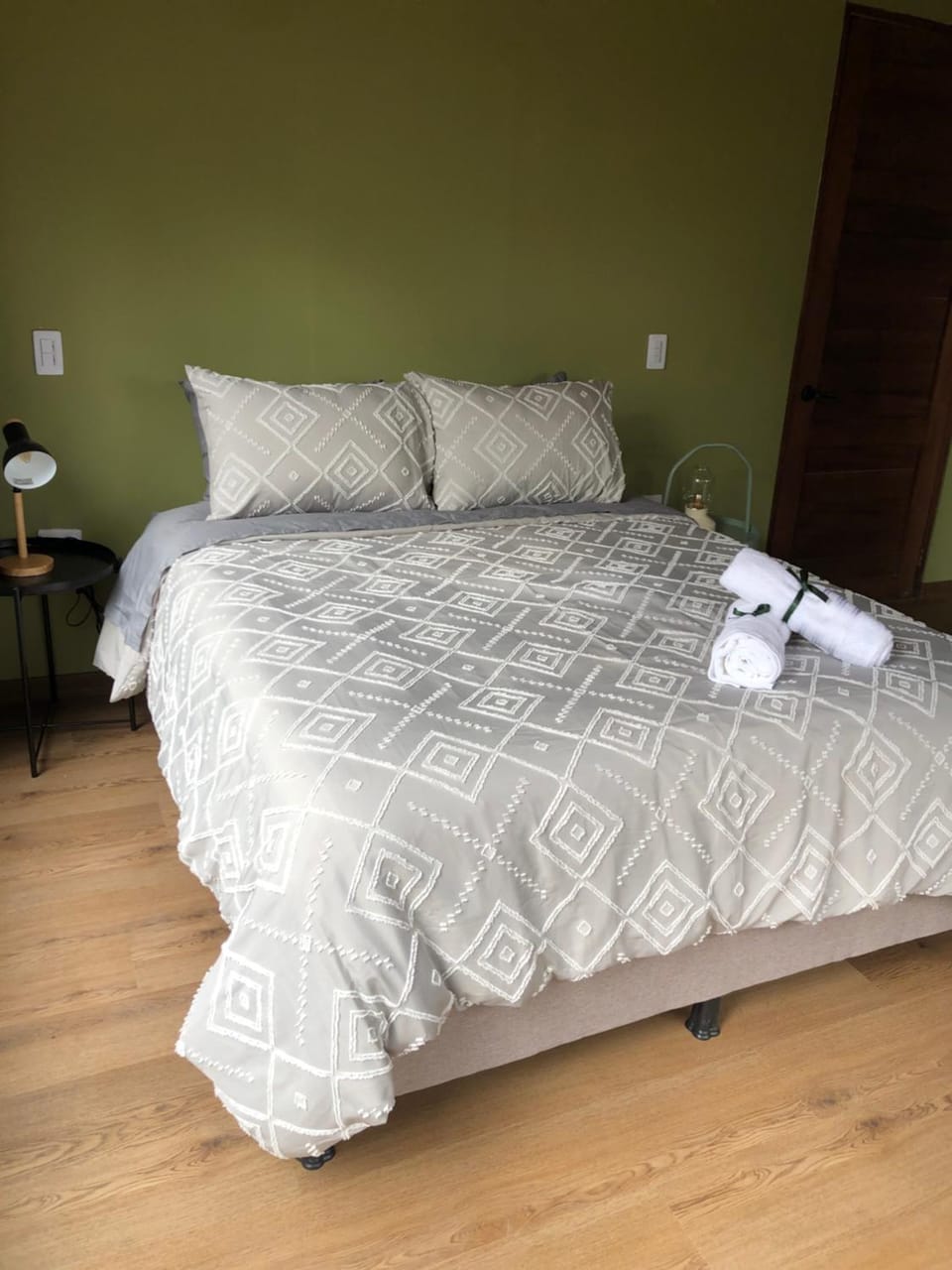 Bed, Bedroom, towels