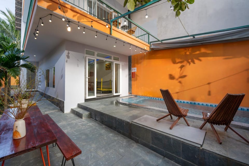 Day, Seating area, Dining area, Pool view, Swimming pool, sunbed