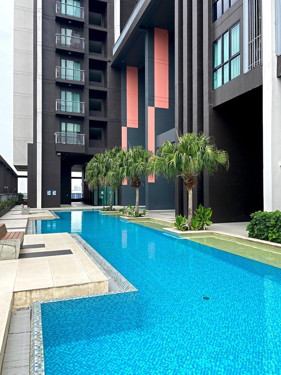 Property building, Pool view, Swimming pool, Swimming pool, sunbed