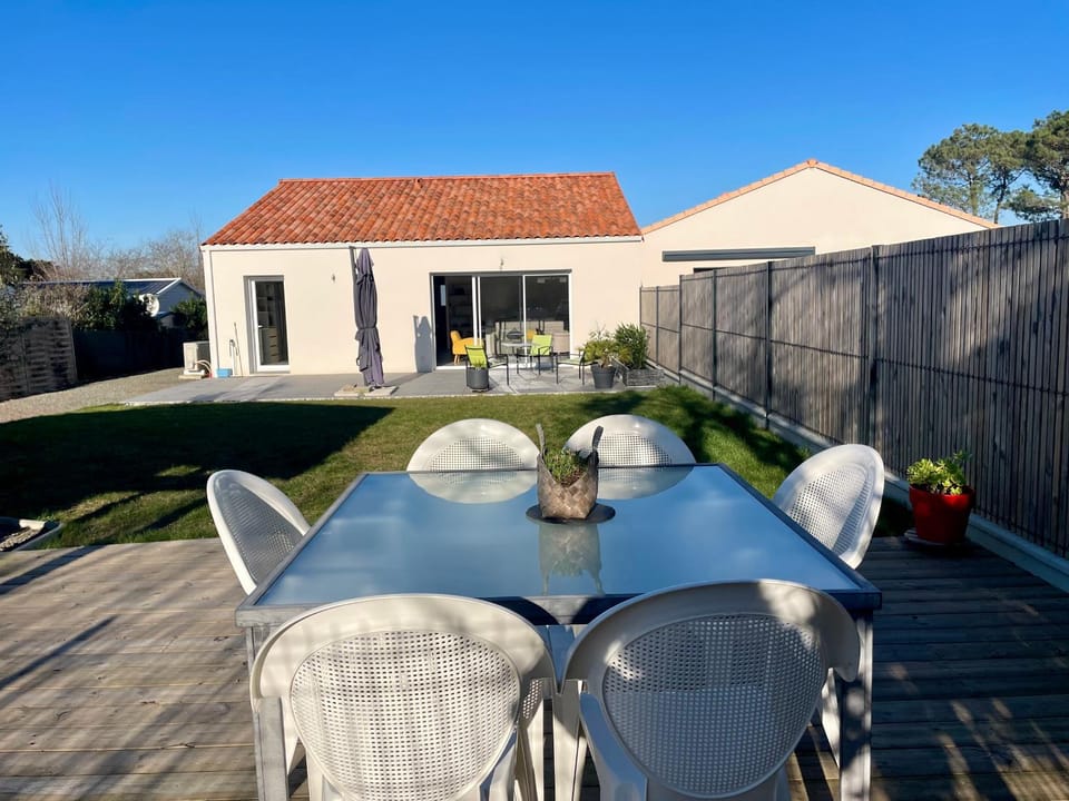 Maison familiale récente avec jardin, plage et commerces à pied, 6 couchages, WIFI, parking privatif - FR-1-231-297 House in Pays de la Loire