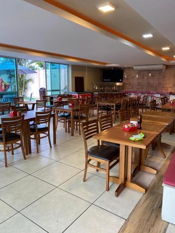 Restaurant/places to eat, Food and drinks