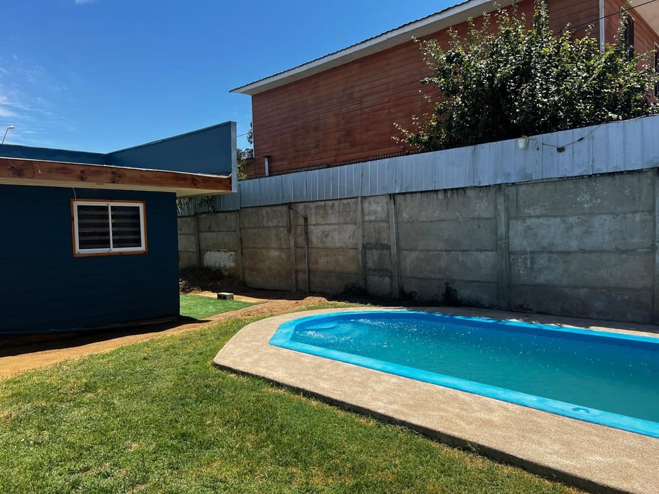 Day, Pool view