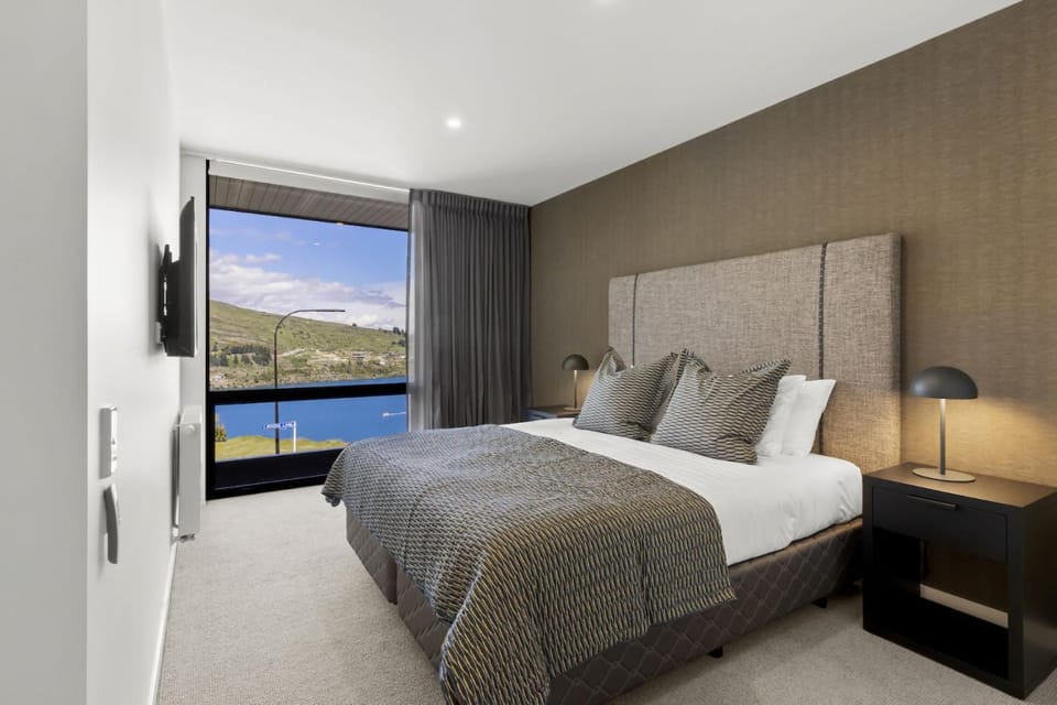 Belle Vue Villa - Stunning Views with Hot Tub Villa in Queenstown