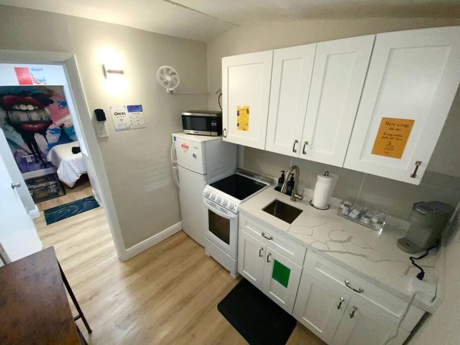 Kitchen or kitchenette, minibar, pet friendly, stove