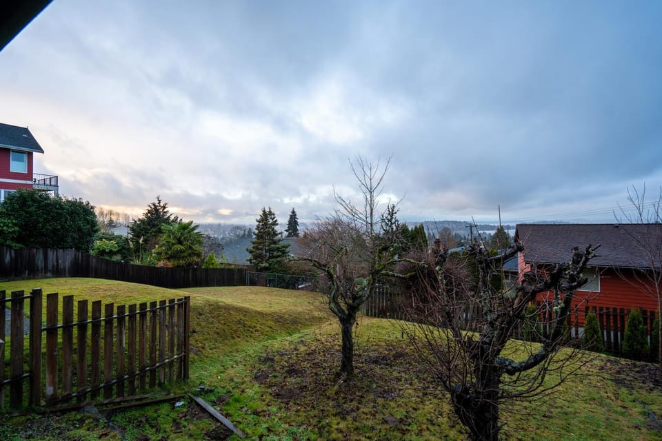 Craftsman with view of Seattle House in Tukwila