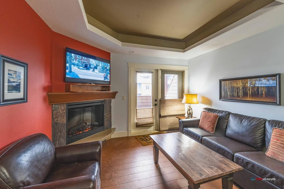 Solara Suite with Indoor Pool / Hot tub / Parking Apartment in Canmore