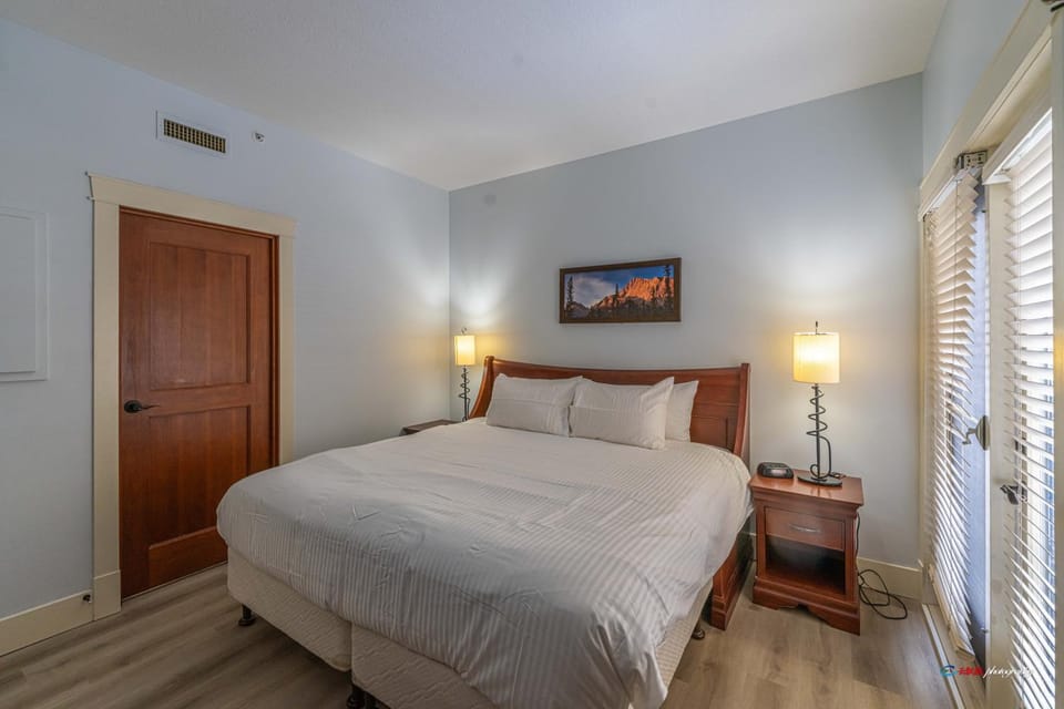 Solara Suite with Indoor Pool / Hot tub / Parking Apartment in Canmore