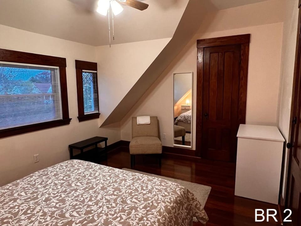 B4-3 COSY and HOMEY with ALL Apartment in West Haven