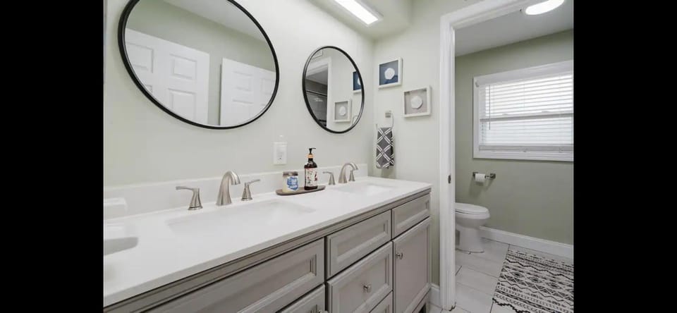 Bathroom, towels