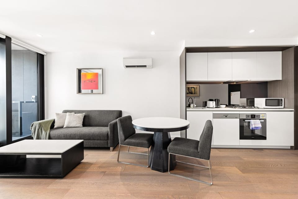 Convenient One Bedroom Apartment in Docklands Apartment in Southbank