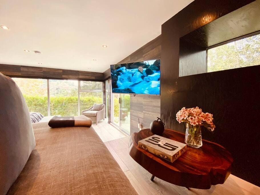 Secluded Modern Montecito retreat House in Montecito