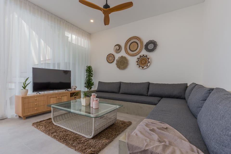Communal lounge/ TV room, TV and multimedia, Living room, Seating area, fireplace