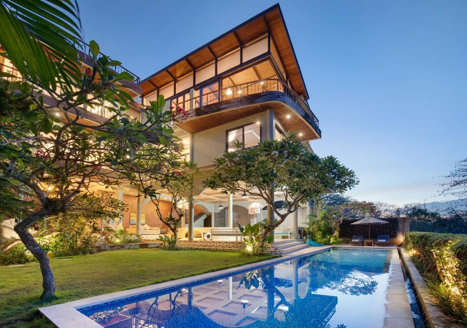 Property building, Pool view