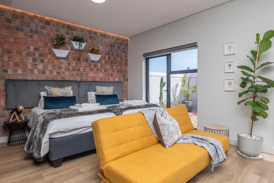 Bed, Seating area, Bedroom
