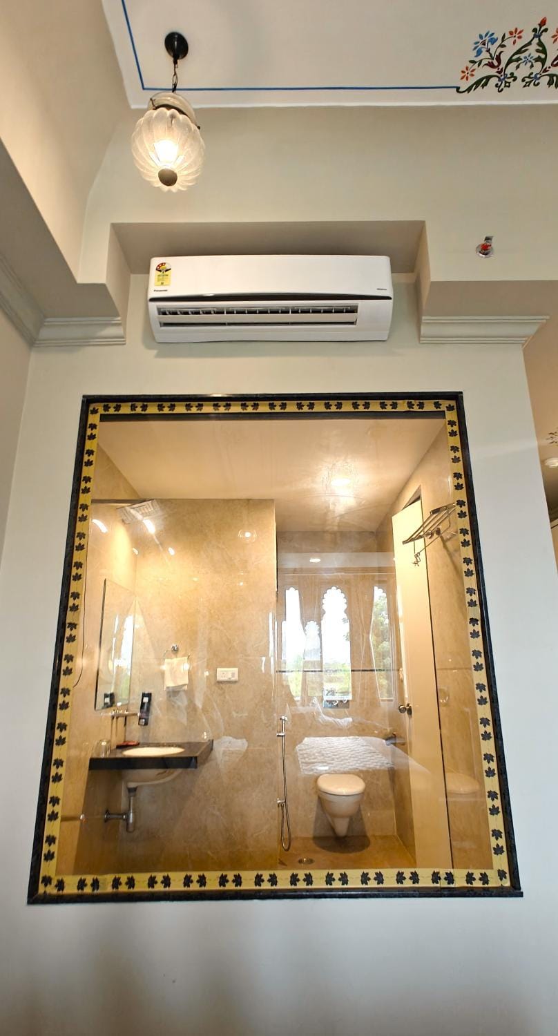 Bathroom, air conditioner