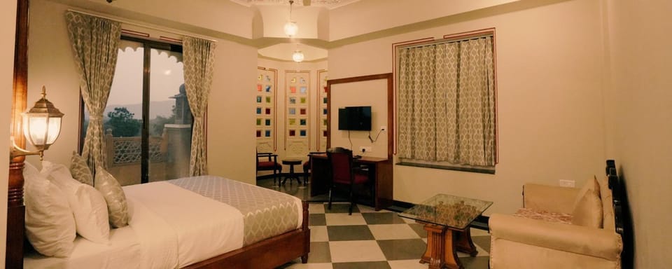 Bed, Photo of the whole room, Seating area, Bedroom