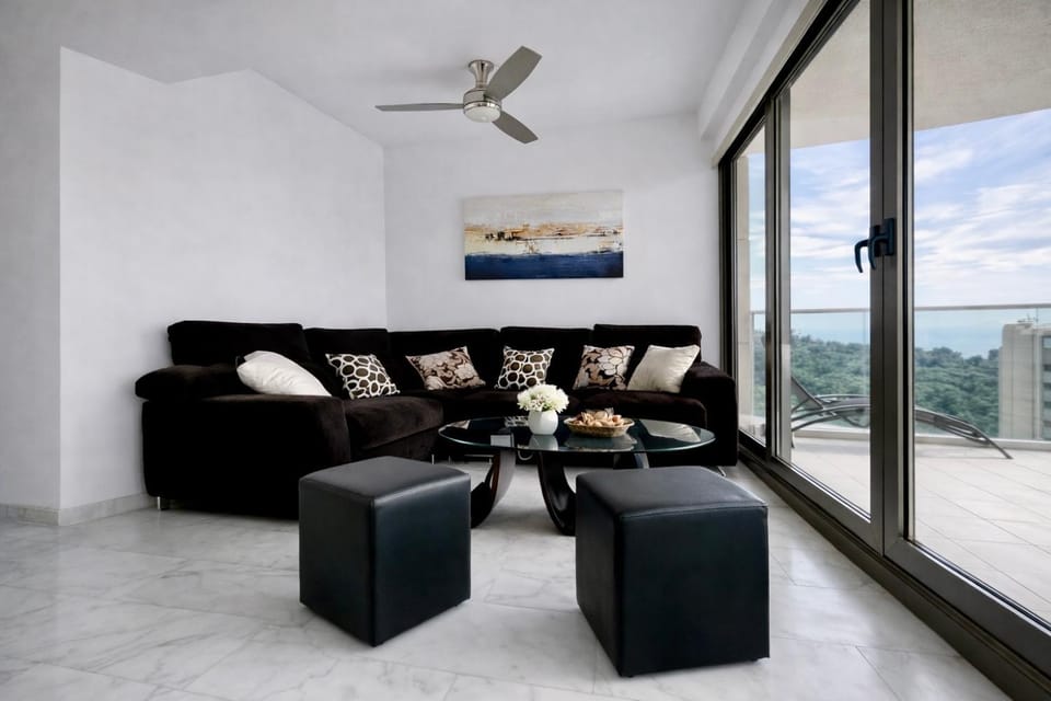 Luxurious 2BR Sea Panoramic View Pool Gym Apartment in Benidorm