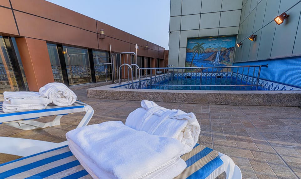 Swimming pool, Swimming pool