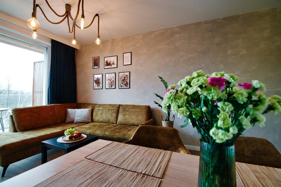 Bed, Living room, Photo of the whole room, Seating area, Bedroom