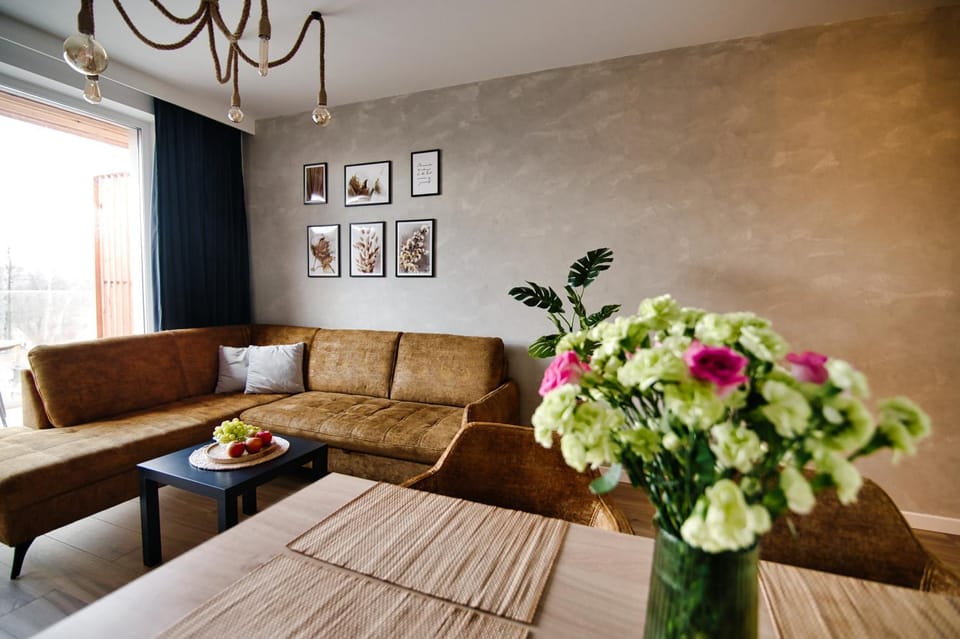 Bed, Living room, Photo of the whole room, Seating area