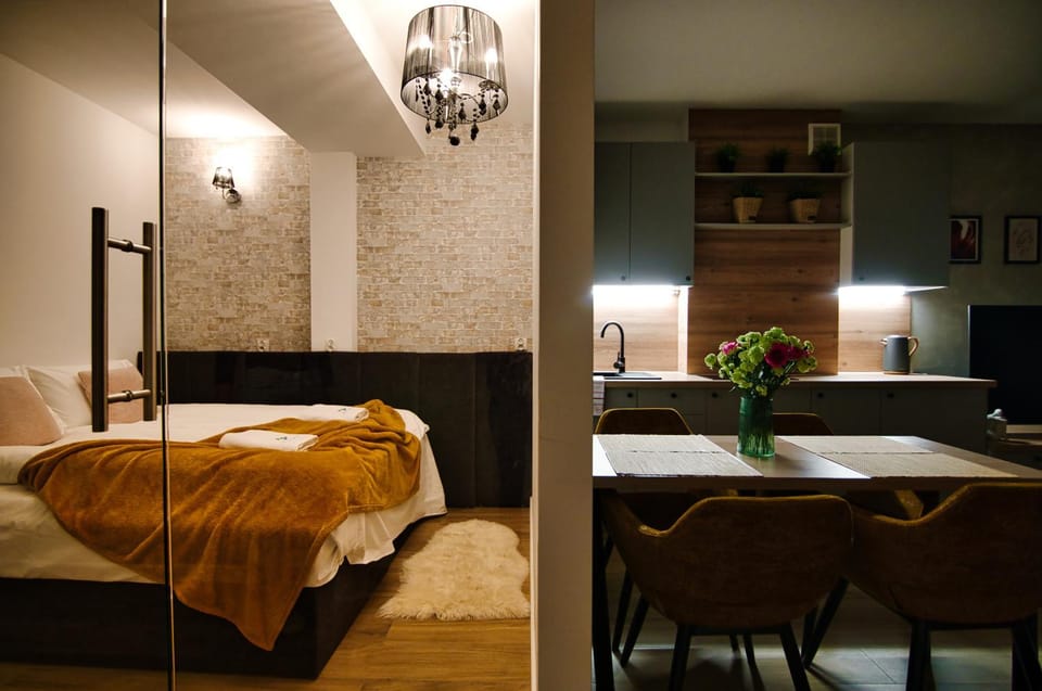 Bed, Living room, Photo of the whole room, Seating area, Dining area, Bedroom