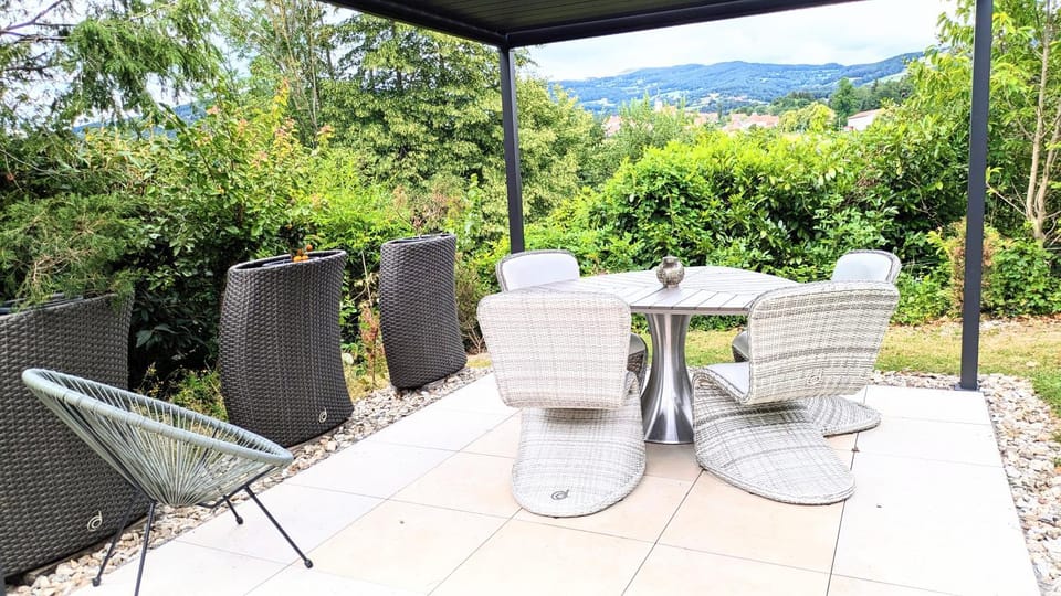 Balcony/Terrace, Garden view, Garden view, Mountain view