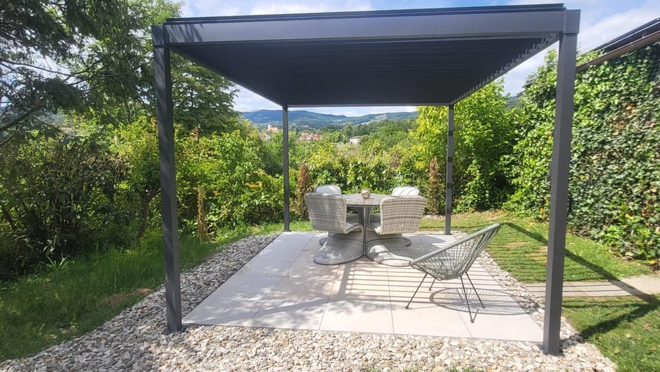 Garden, Garden, Balcony/Terrace, Balcony/Terrace, Seating area, City view, City view, Mountain view, Mountain view