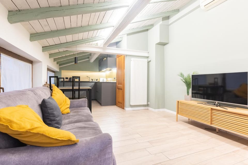 Communal lounge/ TV room, TV and multimedia, Living room, Seating area, Evening entertainment