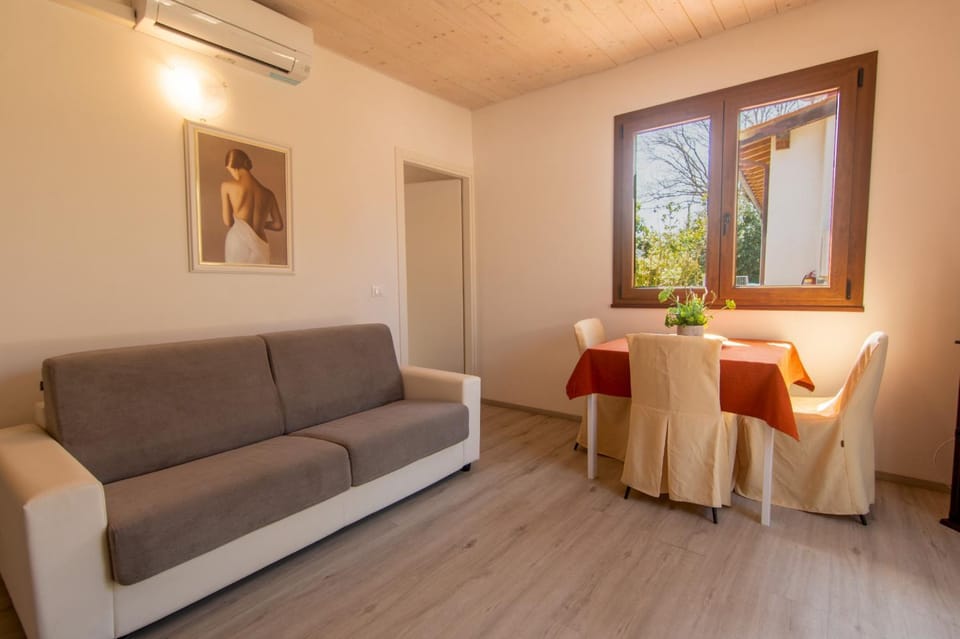 Living room, Seating area, Dining area, air conditioner