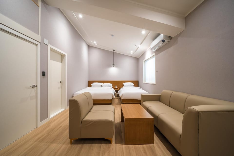 Bed, Living room, Photo of the whole room, Seating area, Bedroom