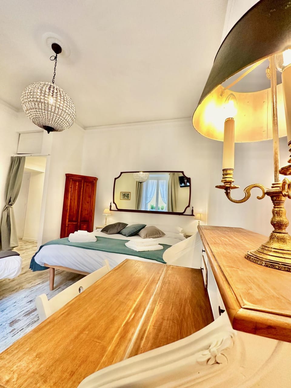 Bed, Photo of the whole room, Seating area, Bedroom