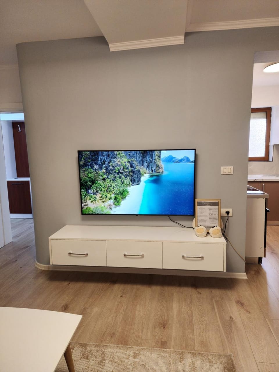 TV and multimedia, internet, internet, air conditioner, air conditioner