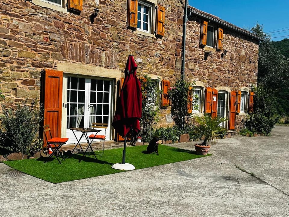 Property building, Patio, Spring, Day, Garden