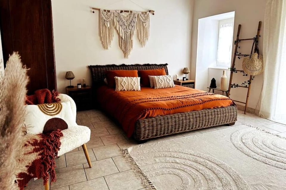 Bed, Photo of the whole room, Bedroom, storage
