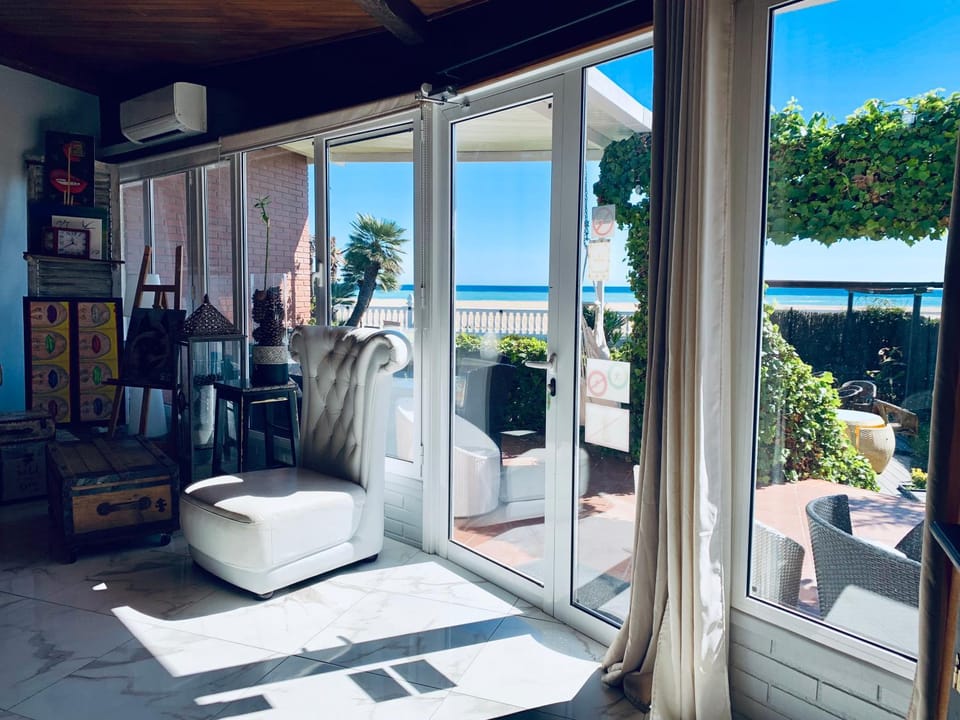 Day, View (from property/room), Balcony/Terrace, Living room, Sea view