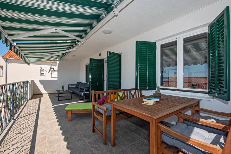 Apartment Zora Apartment in Okrug Gornji