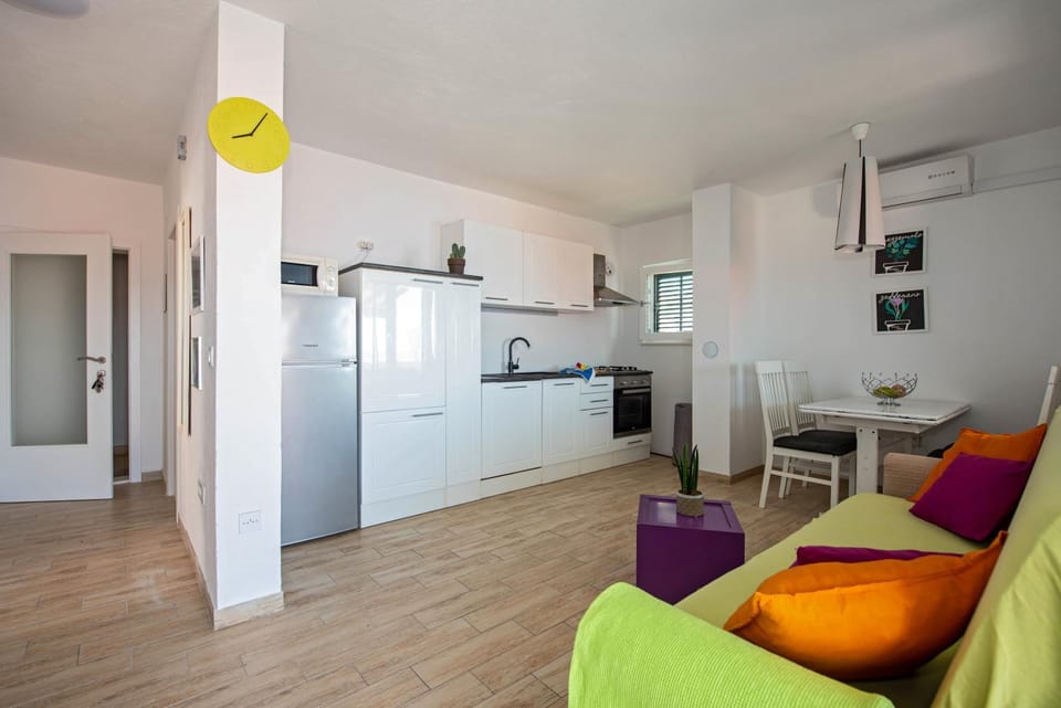 Apartment Zora Apartment in Okrug Gornji