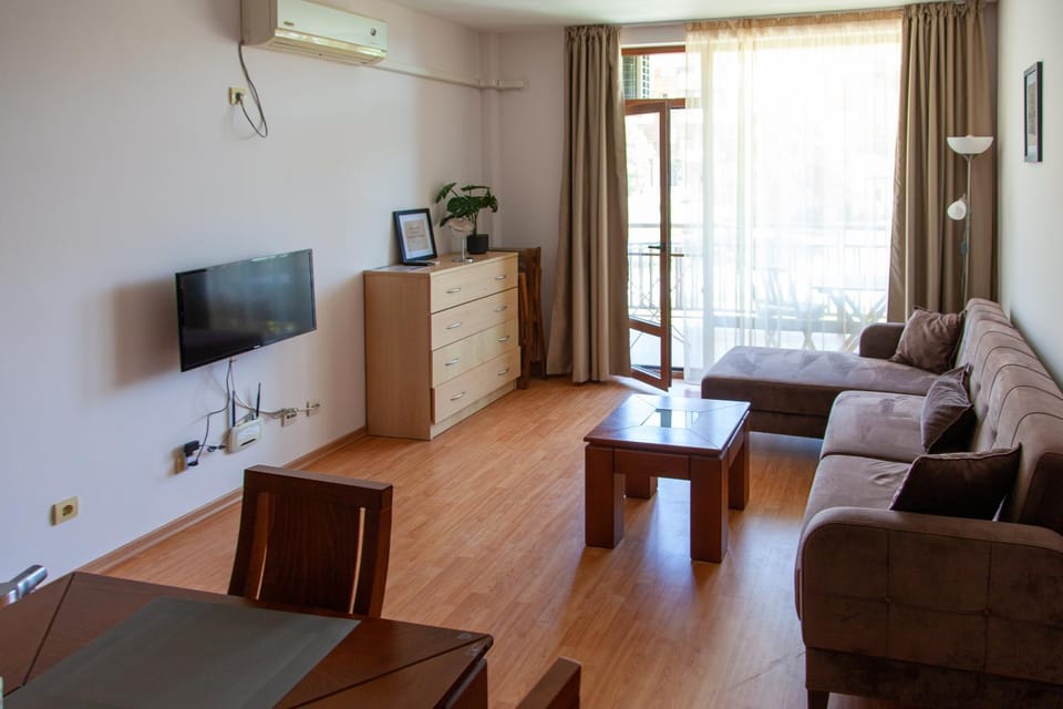 TV and multimedia, Living room, air conditioner
