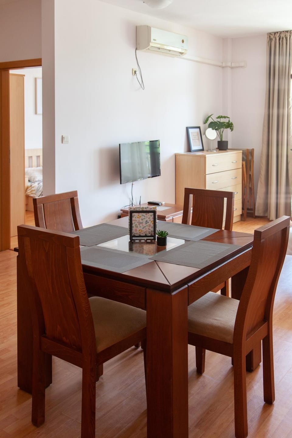 TV and multimedia, Kitchen or kitchenette, Living room, Seating area, Dining area, air conditioner