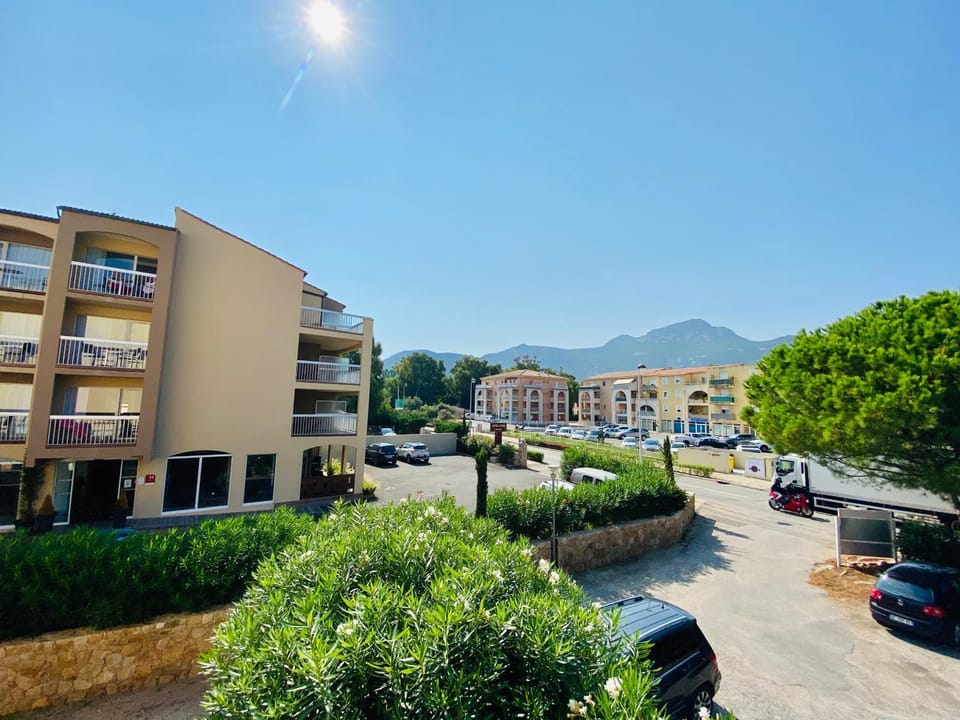 Property building, Neighbourhood, Parking