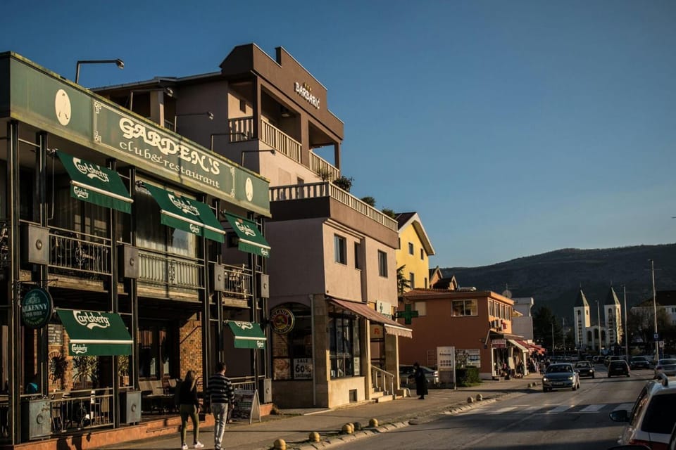 Property building, Neighbourhood