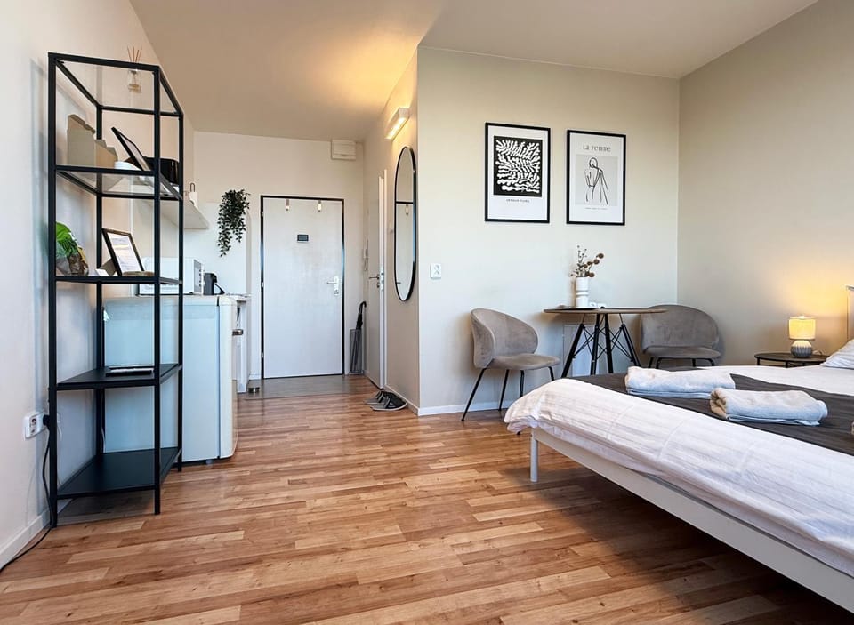 Air-Conditioned Studio, Close to City Centre & Tram Stop Apartment in Bratislava