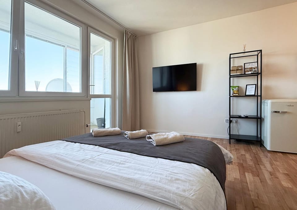 Air-Conditioned Studio, Close to City Centre & Tram Stop Apartment in Bratislava