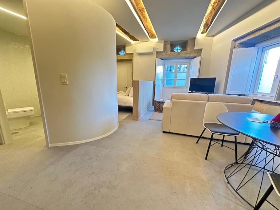 Casa del Tratado B by YBH Apartment in Vigo