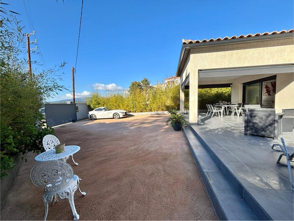 Balcony/Terrace, Parking