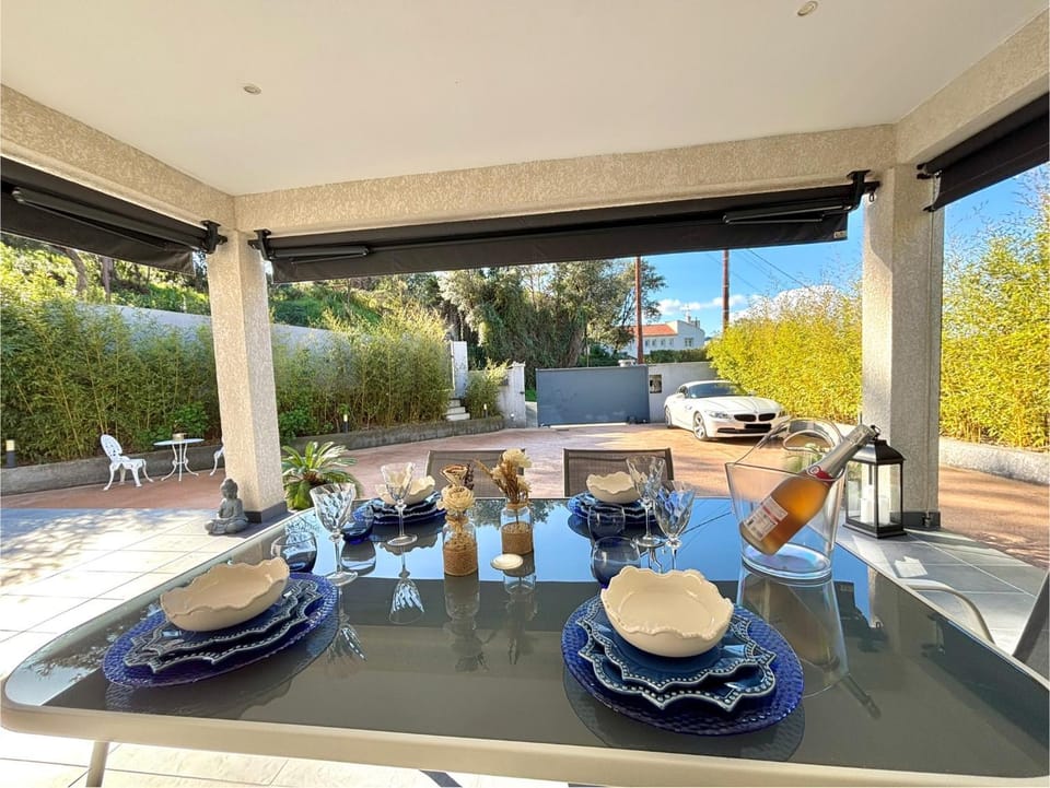 View (from property/room), Balcony/Terrace, Dining area, Parking